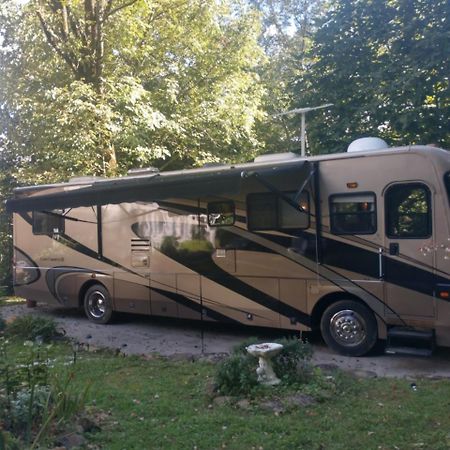 Luxury Coach In The Ga Mtns Hotel Ellijay Exterior photo