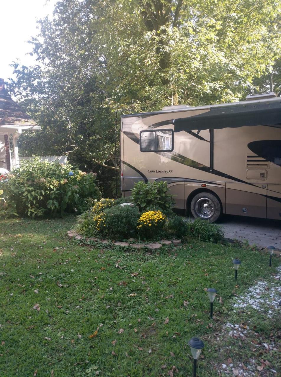 Luxury Coach In The Ga Mtns Hotel Ellijay Exterior photo